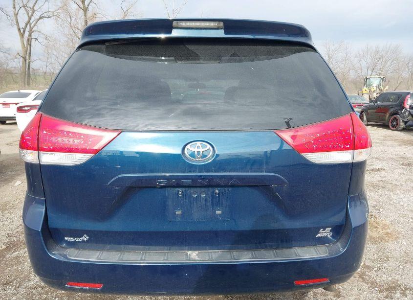 Photo 16 of 2011 Toyota Sienna LE (VIN 5TDJK3DC9BS023748)