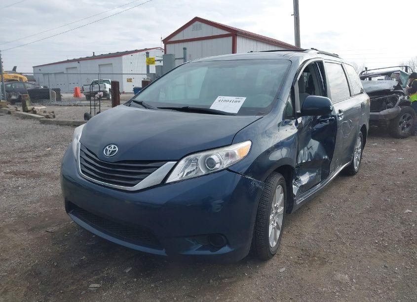 Photo 2 of 2011 Toyota Sienna LE (VIN 5TDJK3DC9BS023748)