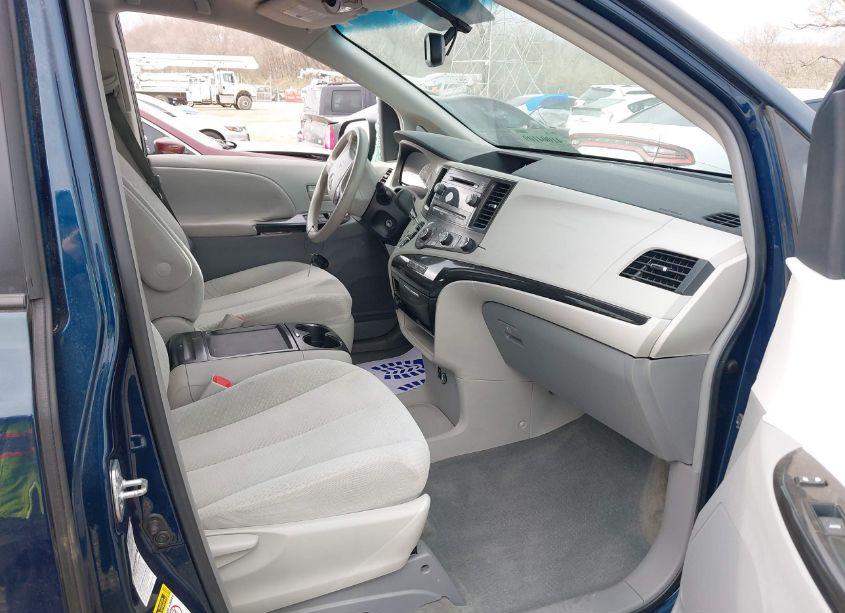 Photo 5 of 2011 Toyota Sienna LE (VIN 5TDJK3DC9BS023748)