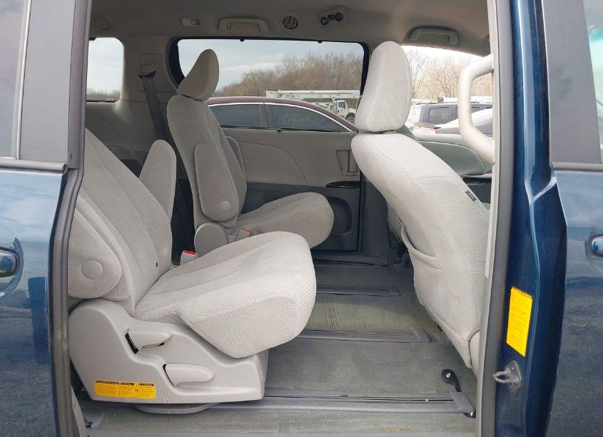 Photo 8 of 2011 Toyota Sienna LE (VIN 5TDJK3DC9BS023748)