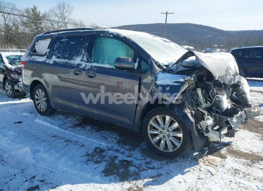 2013 Toyota Sienna LE 7 PASSENGER (VIN 5TDJK3DCXDS061105) main photo