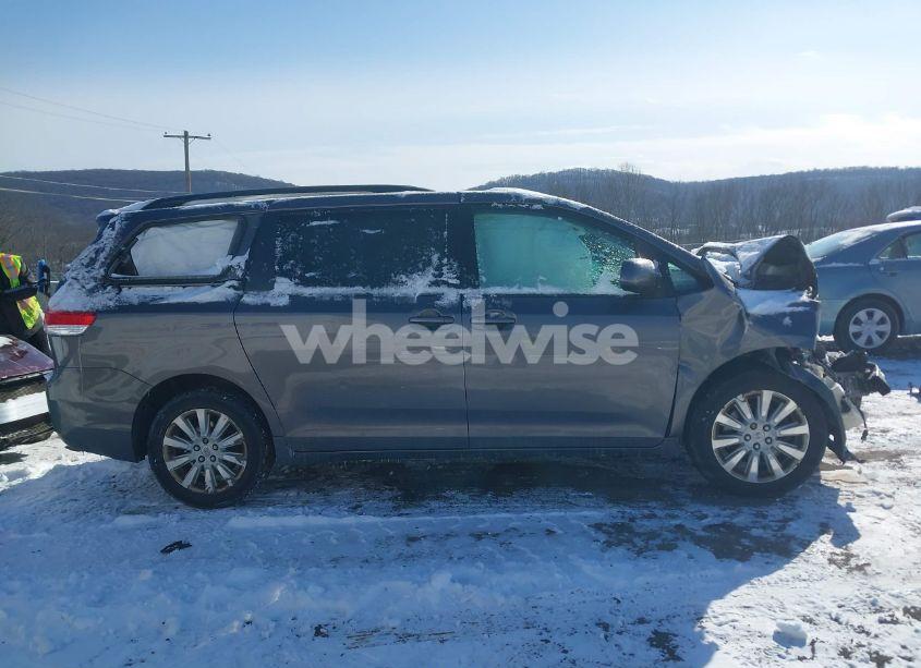 Photo 13 of 2013 Toyota Sienna LE 7 PASSENGER (VIN 5TDJK3DCXDS061105)