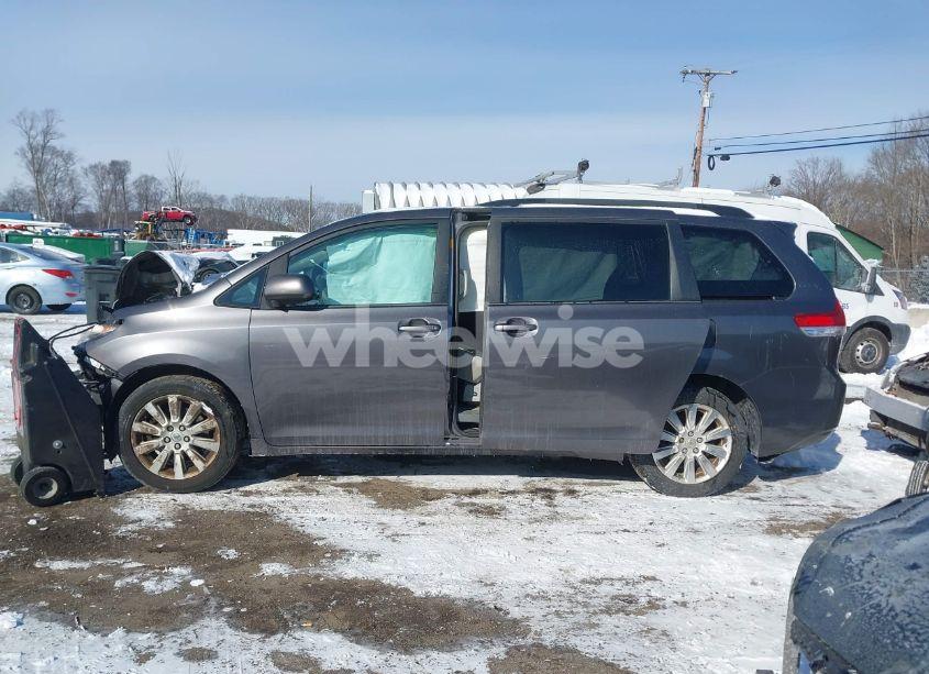 Photo 14 of 2013 Toyota Sienna LE 7 PASSENGER (VIN 5TDJK3DCXDS061105)