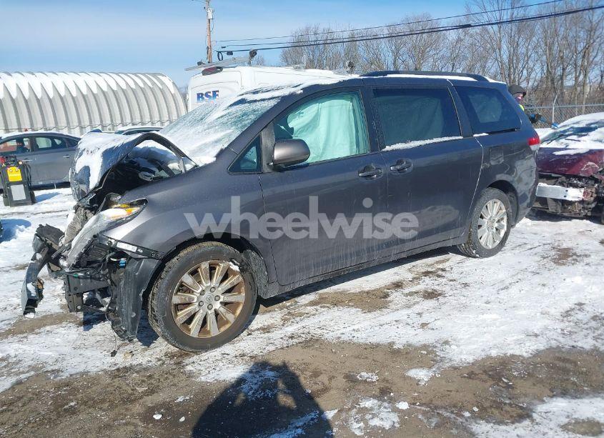 Photo 2 of 2013 Toyota Sienna LE 7 PASSENGER (VIN 5TDJK3DCXDS061105)