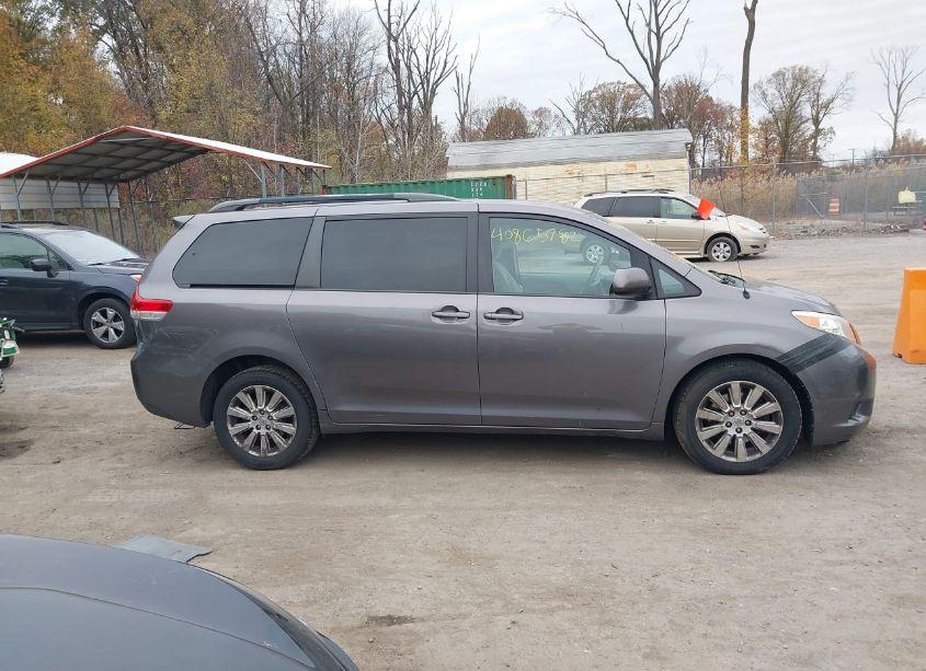 Photo 13 of 2014 Toyota Sienna LE 7 PASSENGER (VIN 5TDJK3DCXES090735)