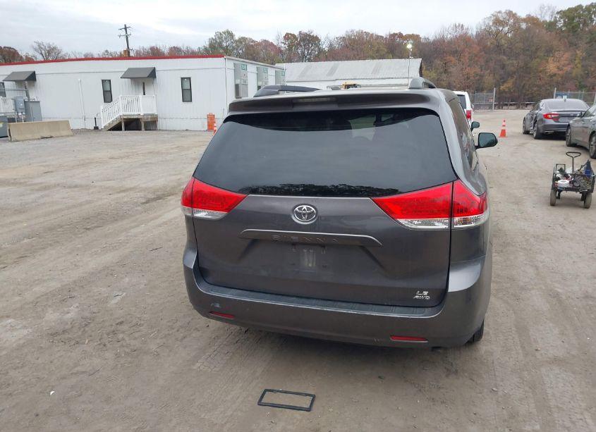 Photo 16 of 2014 Toyota Sienna LE 7 PASSENGER (VIN 5TDJK3DCXES090735)