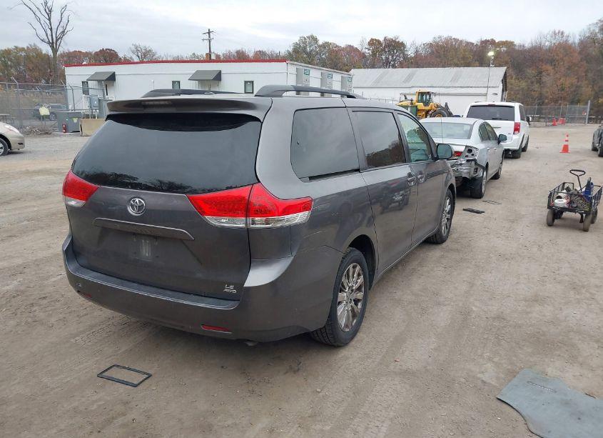 Photo 4 of 2014 Toyota Sienna LE 7 PASSENGER (VIN 5TDJK3DCXES090735)