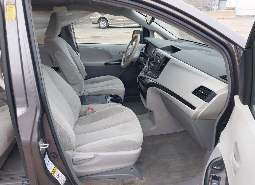 Photo 5 of 2014 Toyota Sienna LE 7 PASSENGER (VIN 5TDJK3DCXES090735)