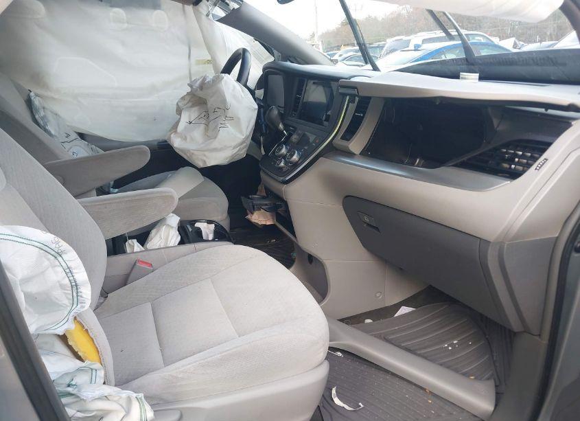 Photo 5 of 2015 Toyota Sienna LE 7 PASSENGER (VIN 5TDJK3DCXFS117515)