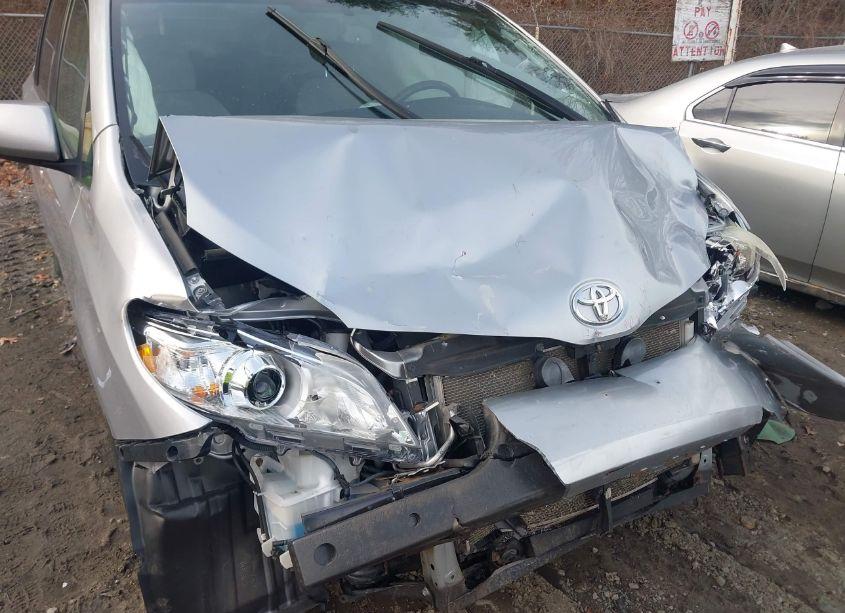 Photo 6 of 2015 Toyota Sienna LE 7 PASSENGER (VIN 5TDJK3DCXFS117515)