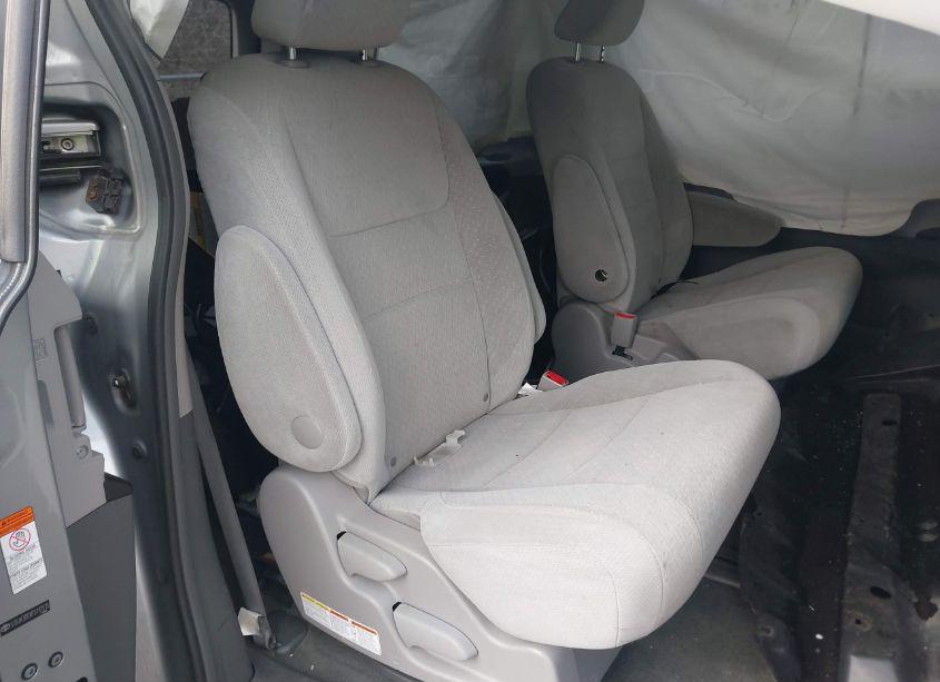 Photo 8 of 2015 Toyota Sienna LE 7 PASSENGER (VIN 5TDJK3DCXFS117515)