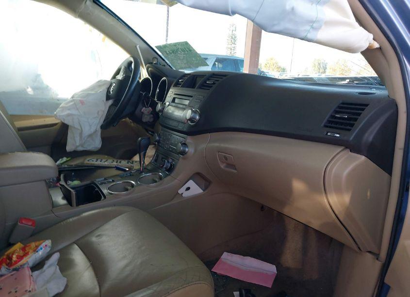 Photo 5 of 2010 Toyota Highlander SE V6 (VIN 5TDJK3EH0AS012677)