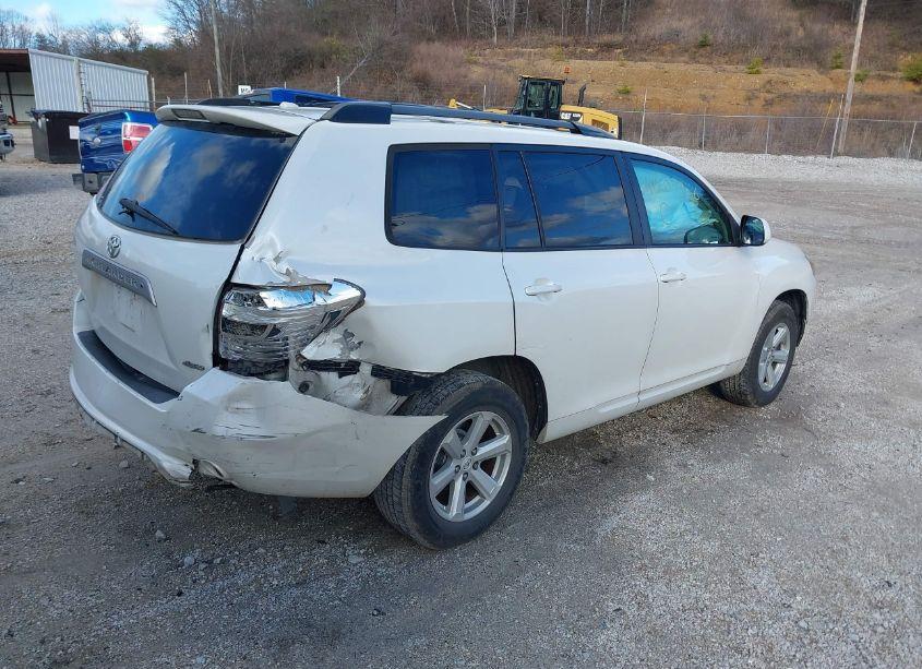 Photo 4 of 2010 Toyota Highlander SE V6 (VIN 5TDJK3EH1AS013627)