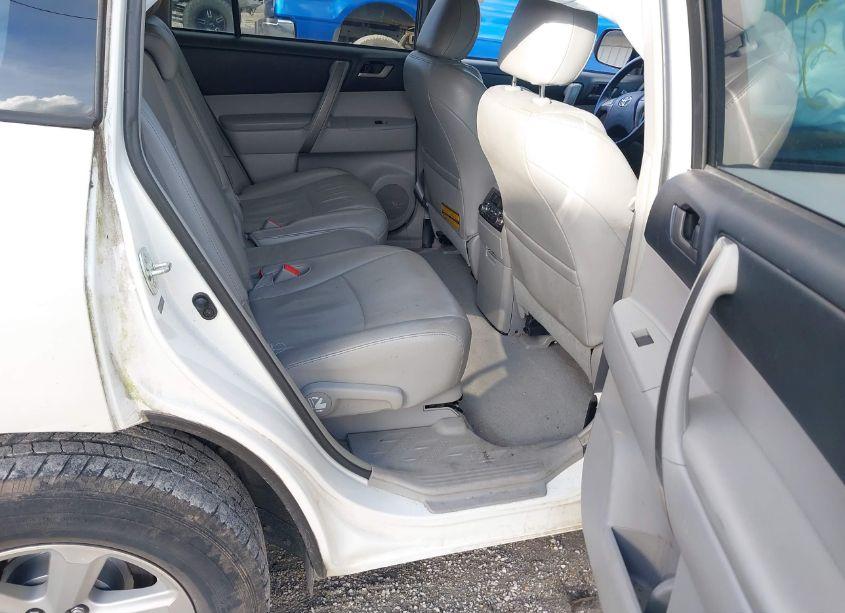 Photo 8 of 2010 Toyota Highlander SE V6 (VIN 5TDJK3EH1AS013627)