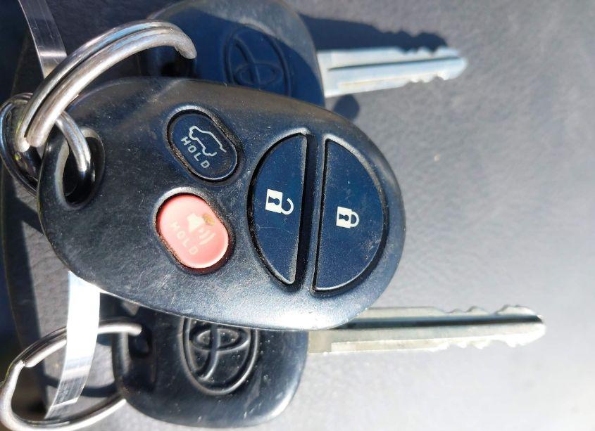 Photo 11 of 2010 Toyota Highlander SE V6 (VIN 5TDJK3EH1AS017774)