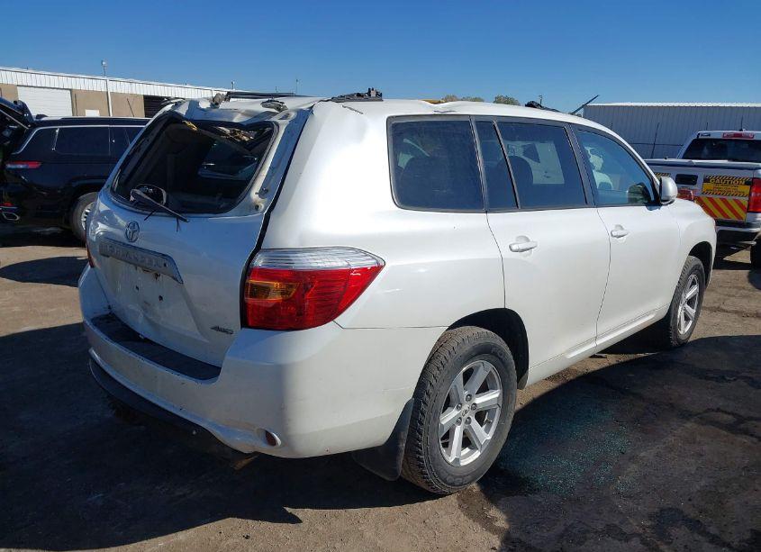 Photo 4 of 2010 Toyota Highlander SE V6 (VIN 5TDJK3EH1AS017774)