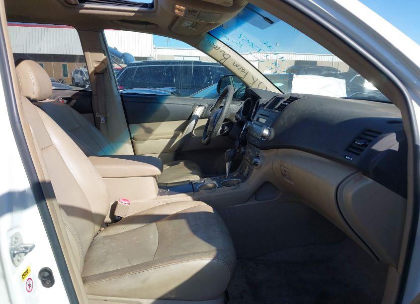 Photo 5 of 2010 Toyota Highlander SE V6 (VIN 5TDJK3EH1AS017774)