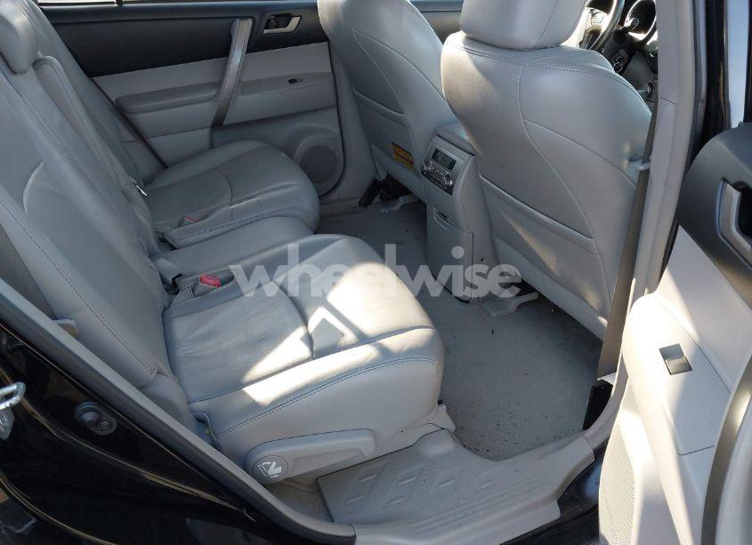 Photo 8 of 2010 Toyota Highlander SE V6 (VIN 5TDJK3EH2AS016603)