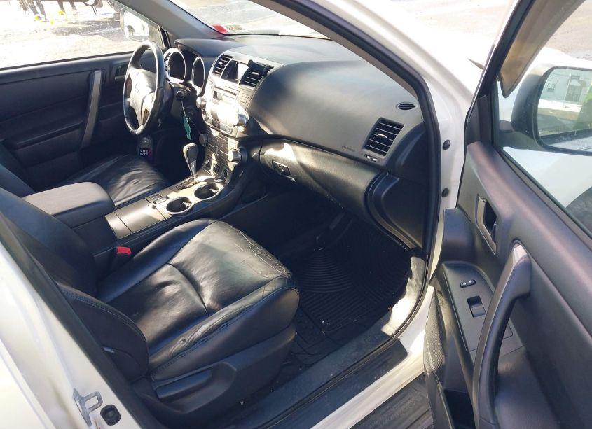 Photo 5 of 2010 Toyota Highlander SE V6 (VIN 5TDJK3EH2AS029643)