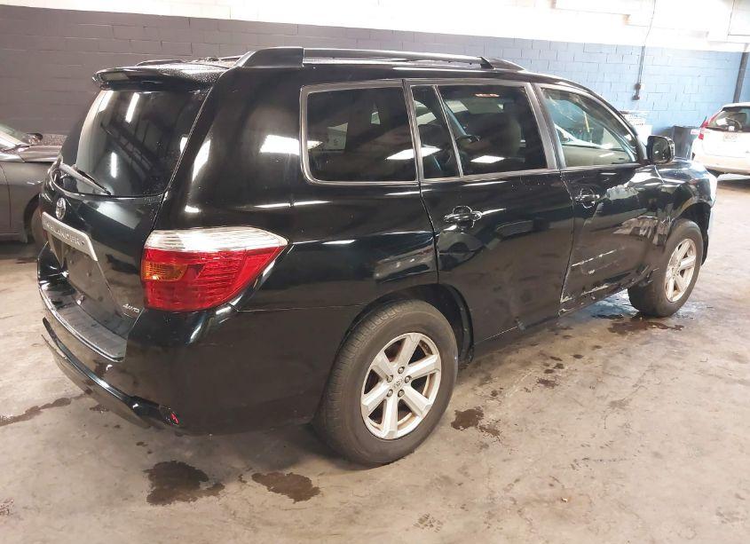Photo 4 of 2010 Toyota Highlander SE V6 (VIN 5TDJK3EH3AS033717)