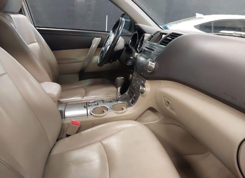 Photo 5 of 2010 Toyota Highlander SE V6 (VIN 5TDJK3EH3AS033717)