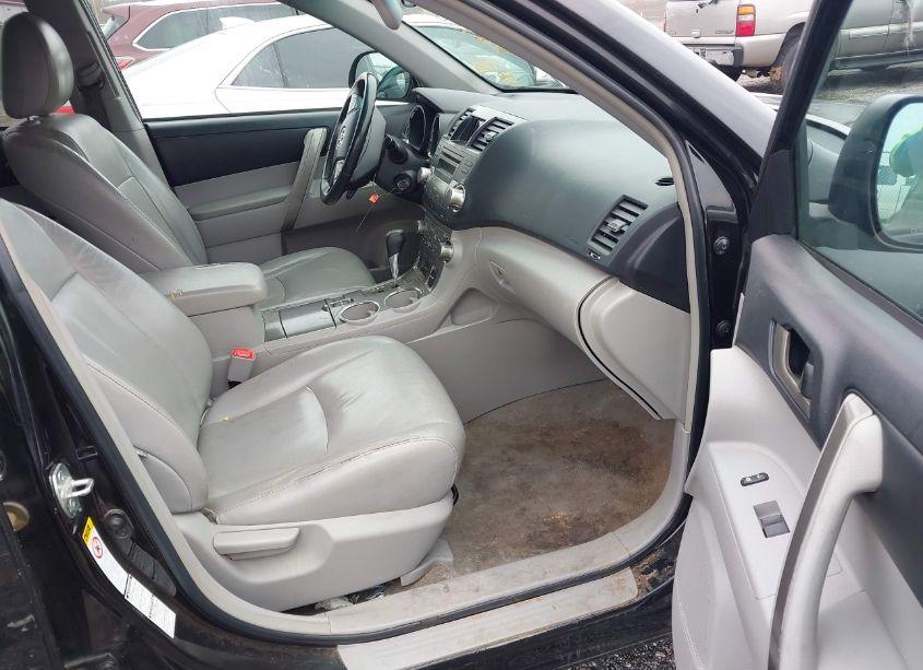 Photo 5 of 2010 Toyota Highlander SE V6 (VIN 5TDJK3EH3AS040960)