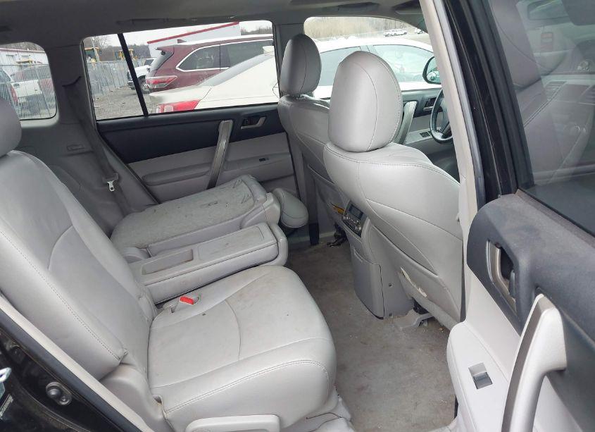 Photo 8 of 2010 Toyota Highlander SE V6 (VIN 5TDJK3EH3AS040960)