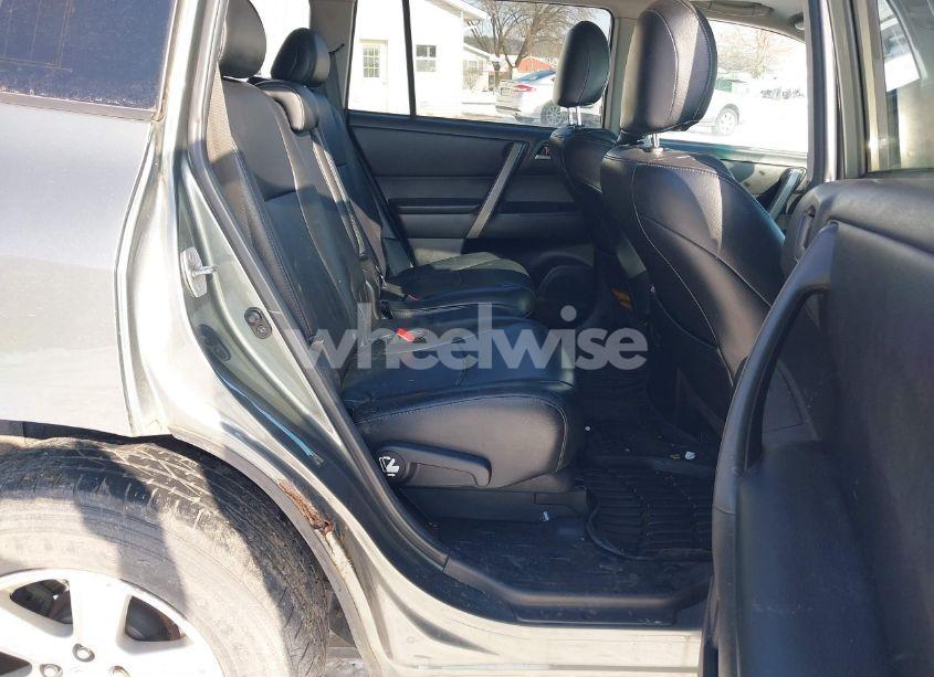 Photo 8 of 2010 Toyota Highlander SE V6 (VIN 5TDJK3EH4AS016196)