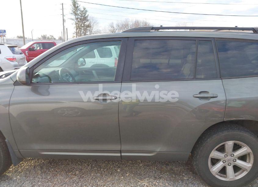 Photo 14 of 2010 Toyota Highlander SE V6 (VIN 5TDJK3EH5AS031130)