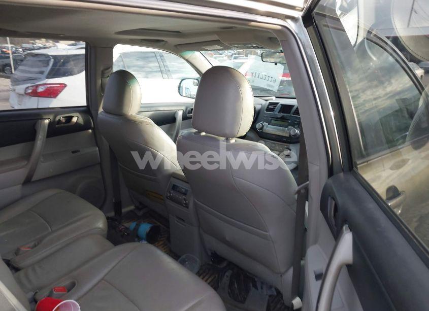 Photo 8 of 2010 Toyota Highlander SE V6 (VIN 5TDJK3EH5AS031130)