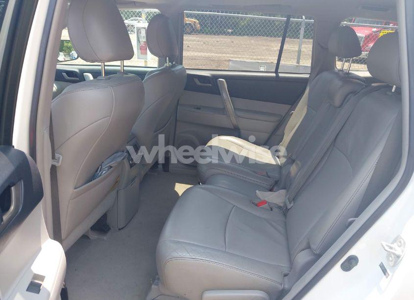 Photo 8 of 2010 Toyota Highlander SE V6 (VIN 5TDJK3EH6AS016667)