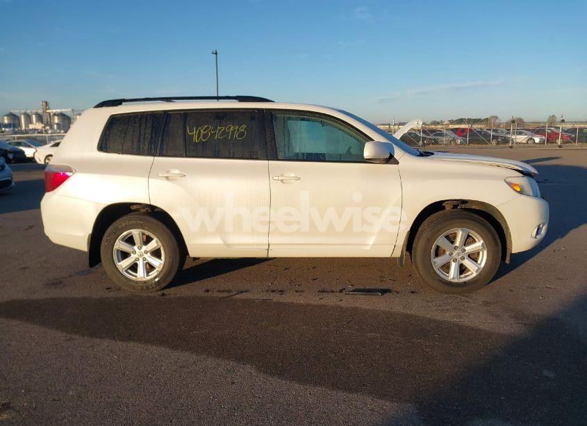 Photo 13 of 2010 Toyota Highlander SE V6 (VIN 5TDJK3EH6AS028155)