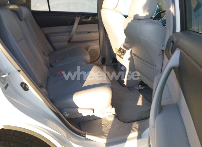 Photo 8 of 2010 Toyota Highlander SE V6 (VIN 5TDJK3EH6AS028155)