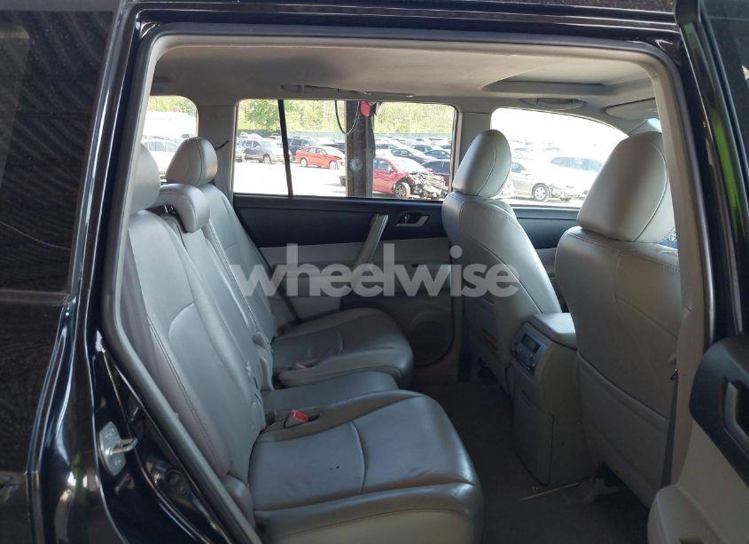Photo 8 of 2010 Toyota Highlander SE V6 (VIN 5TDJK3EH7AS032568)