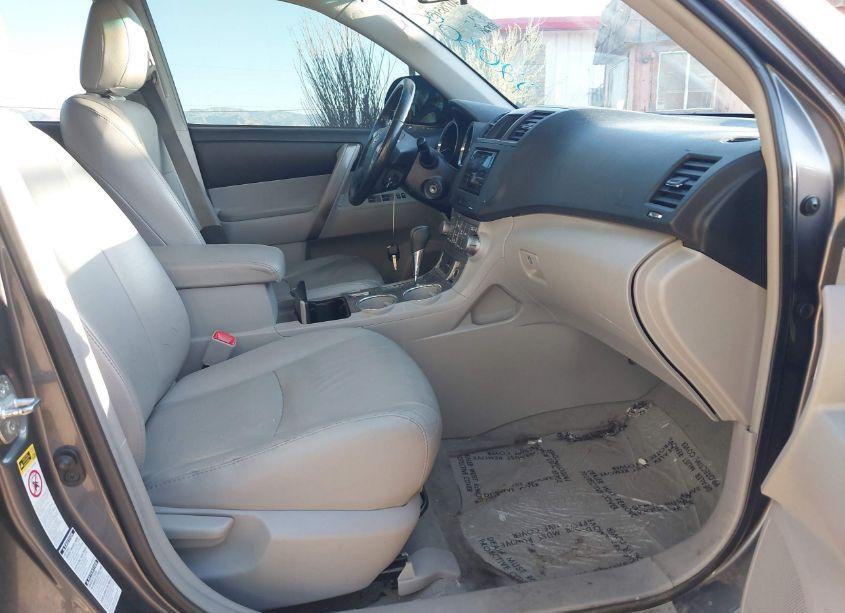Photo 5 of 2010 Toyota Highlander SE V6 (VIN 5TDJK3EH9AS020308)
