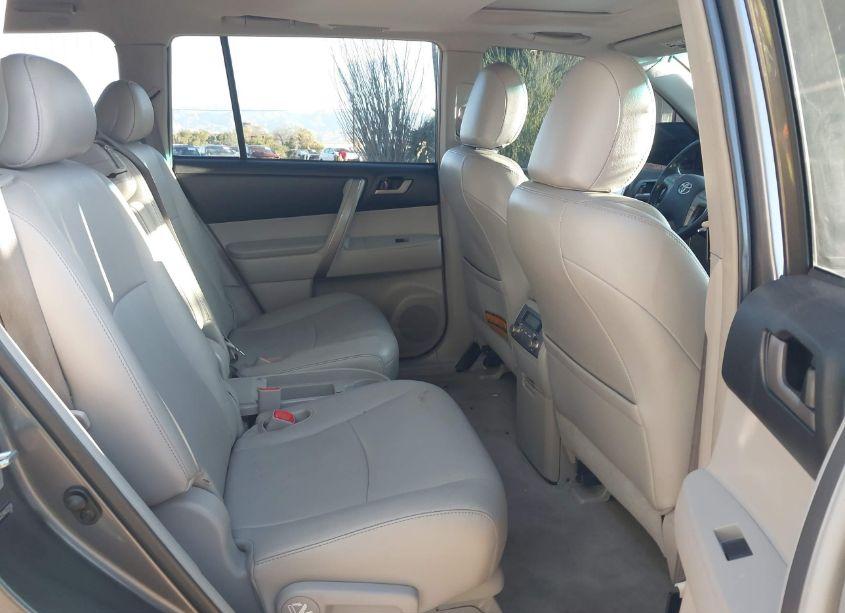 Photo 8 of 2010 Toyota Highlander SE V6 (VIN 5TDJK3EH9AS020308)