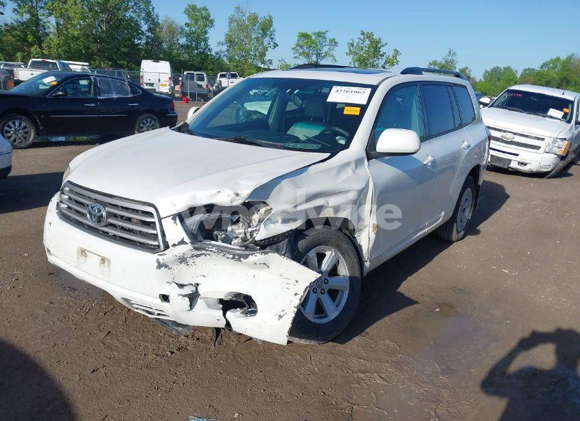 Photo 2 of 2010 Toyota Highlander SE V6 (VIN 5TDJK3EH9AS027128)