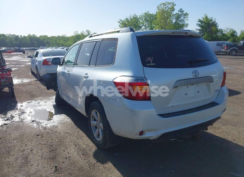 Photo 3 of 2010 Toyota Highlander SE V6 (VIN 5TDJK3EH9AS027128)