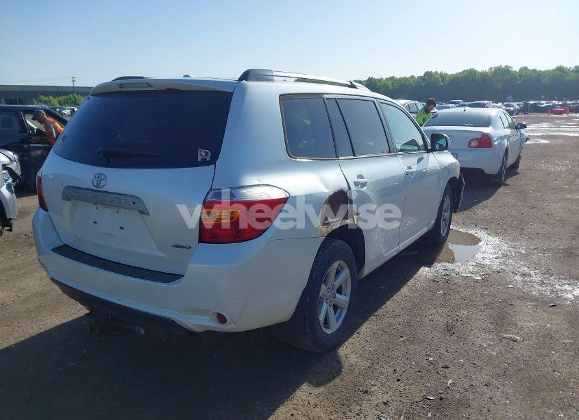 Photo 4 of 2010 Toyota Highlander SE V6 (VIN 5TDJK3EH9AS027128)