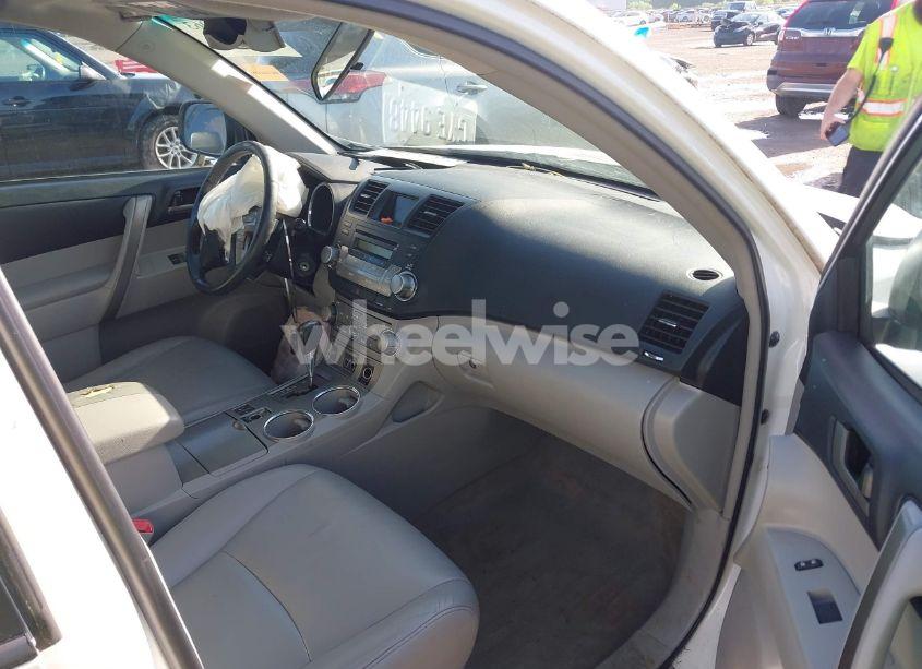 Photo 5 of 2010 Toyota Highlander SE V6 (VIN 5TDJK3EH9AS027128)