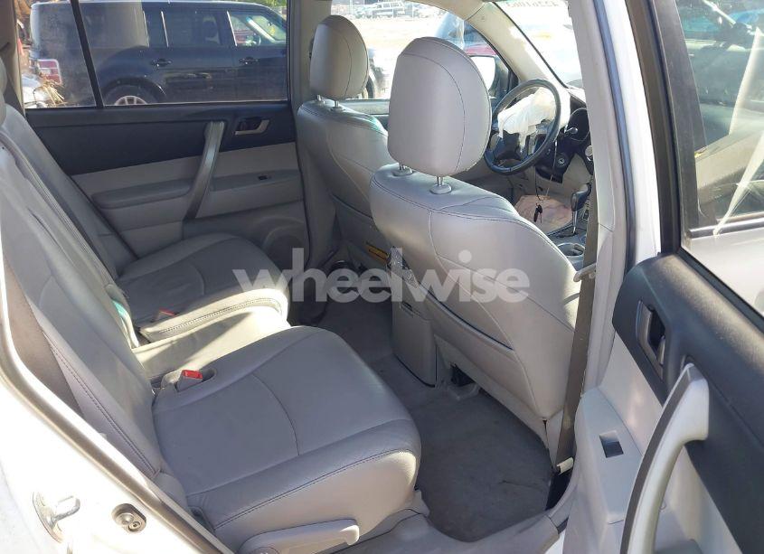 Photo 8 of 2010 Toyota Highlander SE V6 (VIN 5TDJK3EH9AS027128)