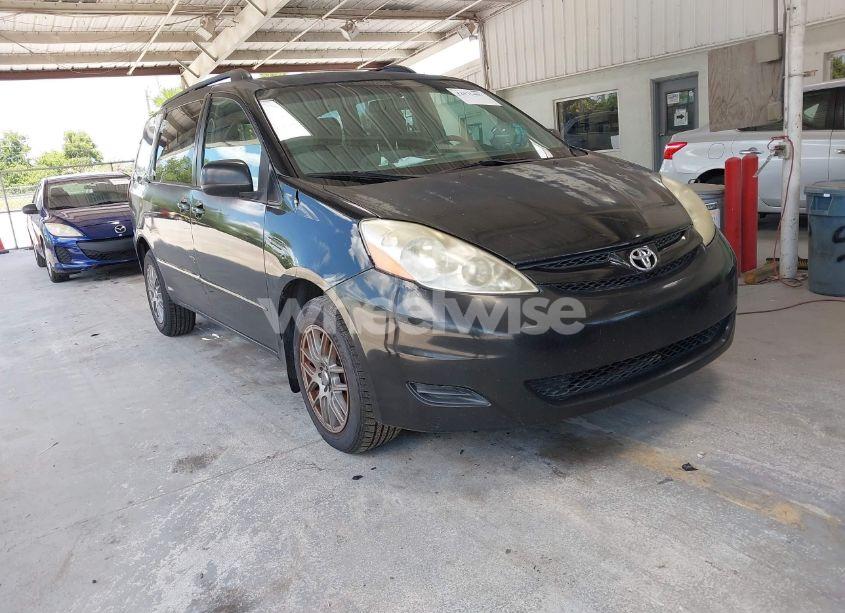 2010 Toyota Sienna LE (VIN 5TDJK4CC1AS030716) main photo