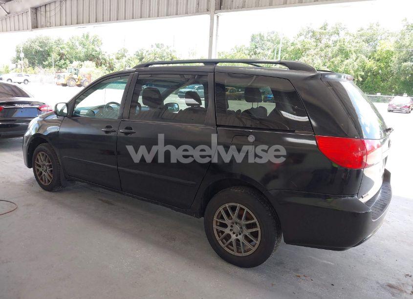 Photo 3 of 2010 Toyota Sienna LE (VIN 5TDJK4CC1AS030716)