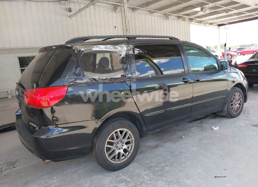 Photo 4 of 2010 Toyota Sienna LE (VIN 5TDJK4CC1AS030716)