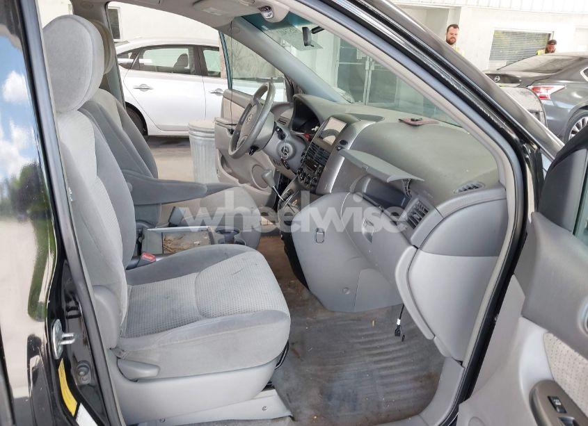 Photo 5 of 2010 Toyota Sienna LE (VIN 5TDJK4CC1AS030716)