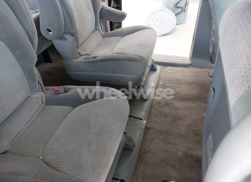 Photo 8 of 2010 Toyota Sienna LE (VIN 5TDJK4CC1AS030716)