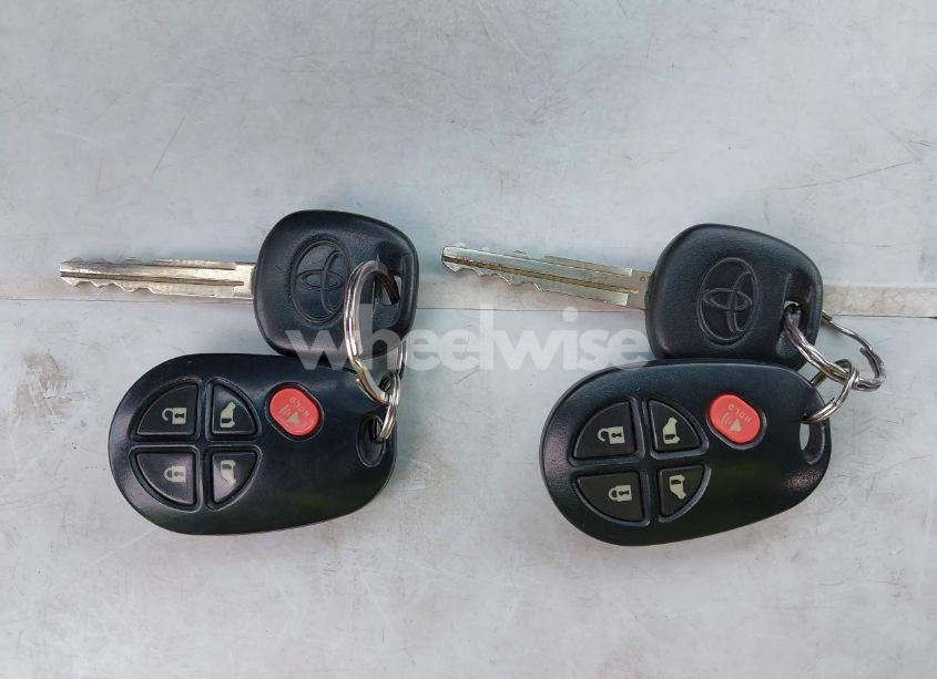 Photo 11 of 2010 Toyota Sienna LE (VIN 5TDJK4CC1AS030733)