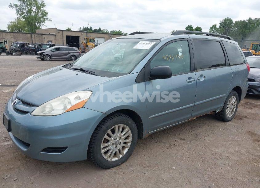 Photo 2 of 2010 Toyota Sienna LE (VIN 5TDJK4CC1AS030733)