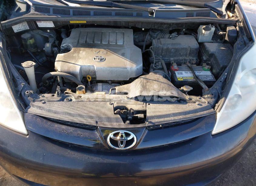 Photo 10 of 2010 Toyota Sienna LE (VIN 5TDJK4CC2AS034130)