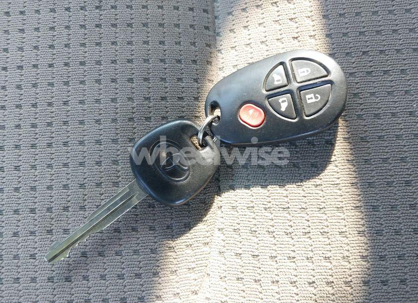 Photo 11 of 2010 Toyota Sienna LE (VIN 5TDJK4CC2AS034130)